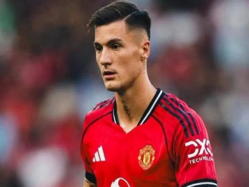 替补出场4次贡献3粒进球,谢什科当选曼联二月最佳球员